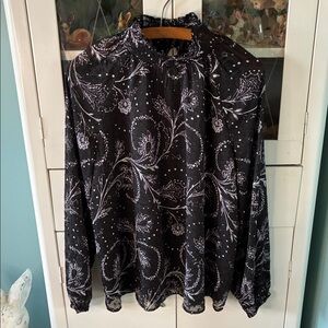 Ann Taylor Factory sz L Black and White Floral Top sheer overlay NWT lined